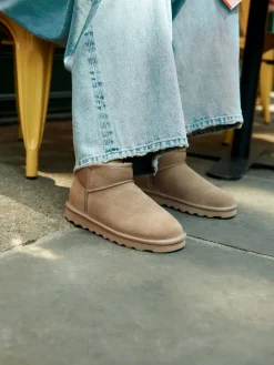 Best Next Daim taupe neutre - Bottes en fausse fourrure déperlantes