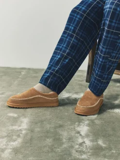 Next Marron fauve - Chaussons Signature en daim à surpiqûres|Homme Chaussons|Vêtements Détente